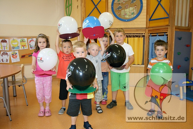 mt_gallery: Luftballons in der IG Warum, Wieso, Weshalb?