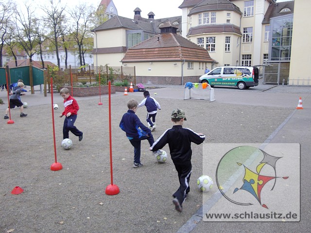mt_gallery: DFB-Mobil im Kinderhort