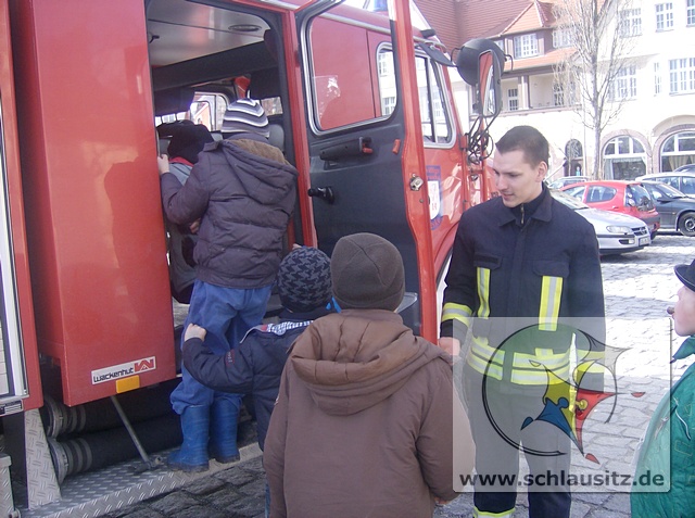Kinderklub besucht Feuerwehr mt_gallery: Kinderklub besucht Feuerwehr